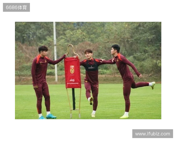 邵佳一探班U22国足重逢老友 9人归来鲁沪新星伤退 邵佳一探班U22国足重逢老友 9人归来鲁沪新星伤退