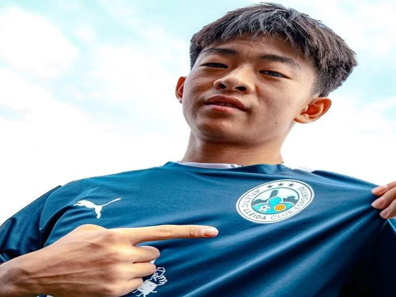 🔥国外博主关注16岁邝兆镭:千万别小瞧中国足球,它正在崛起